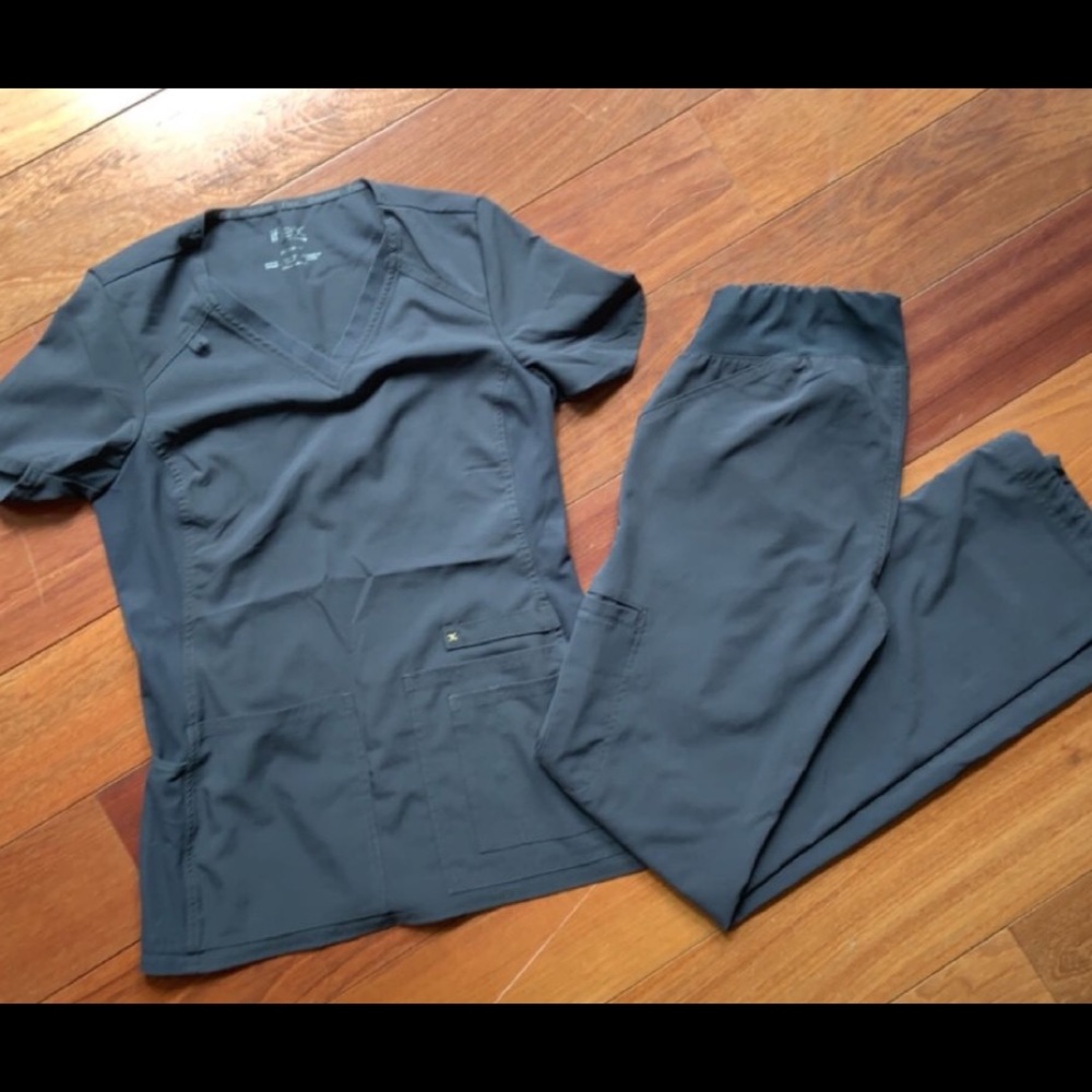 Cherokee iFlex Gray scrub set